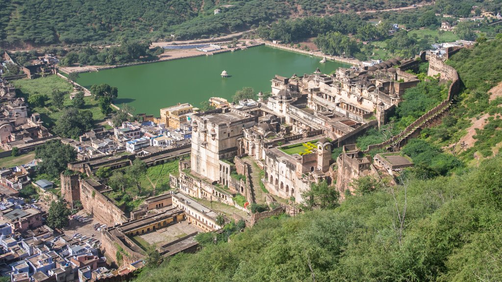 Bundi is for the traveller who wants to get off the beaten track. This town is painted blue and rests just below a crag-mounted palace. Bundi’s bazaars, bustling streets