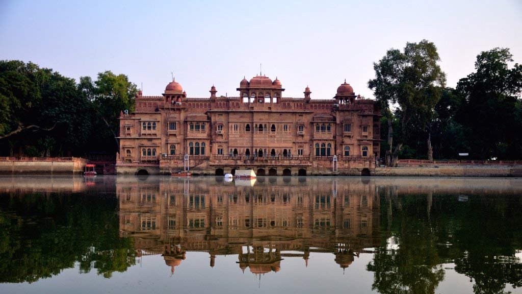 Unlike other touristy cities of Rajasthan, Bikaner still hangs on to its rustic charm. For the traveller looking for a change of scenario, Bikaner has its old city