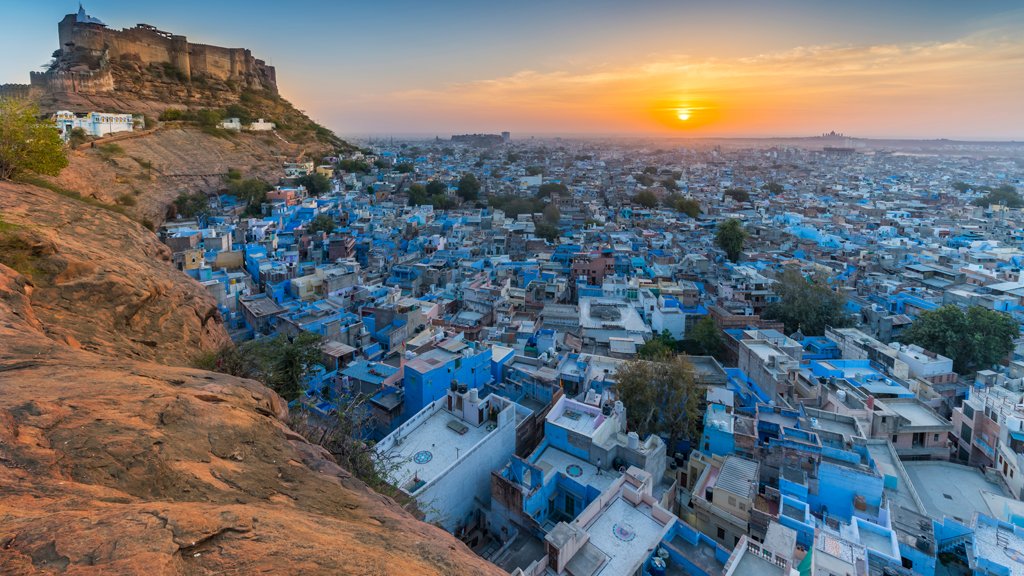 The ﬁrst thing that hits you when you enter Jodhpur in western Rajasthan is its mass of blue houses. As you enter the old part of the city.